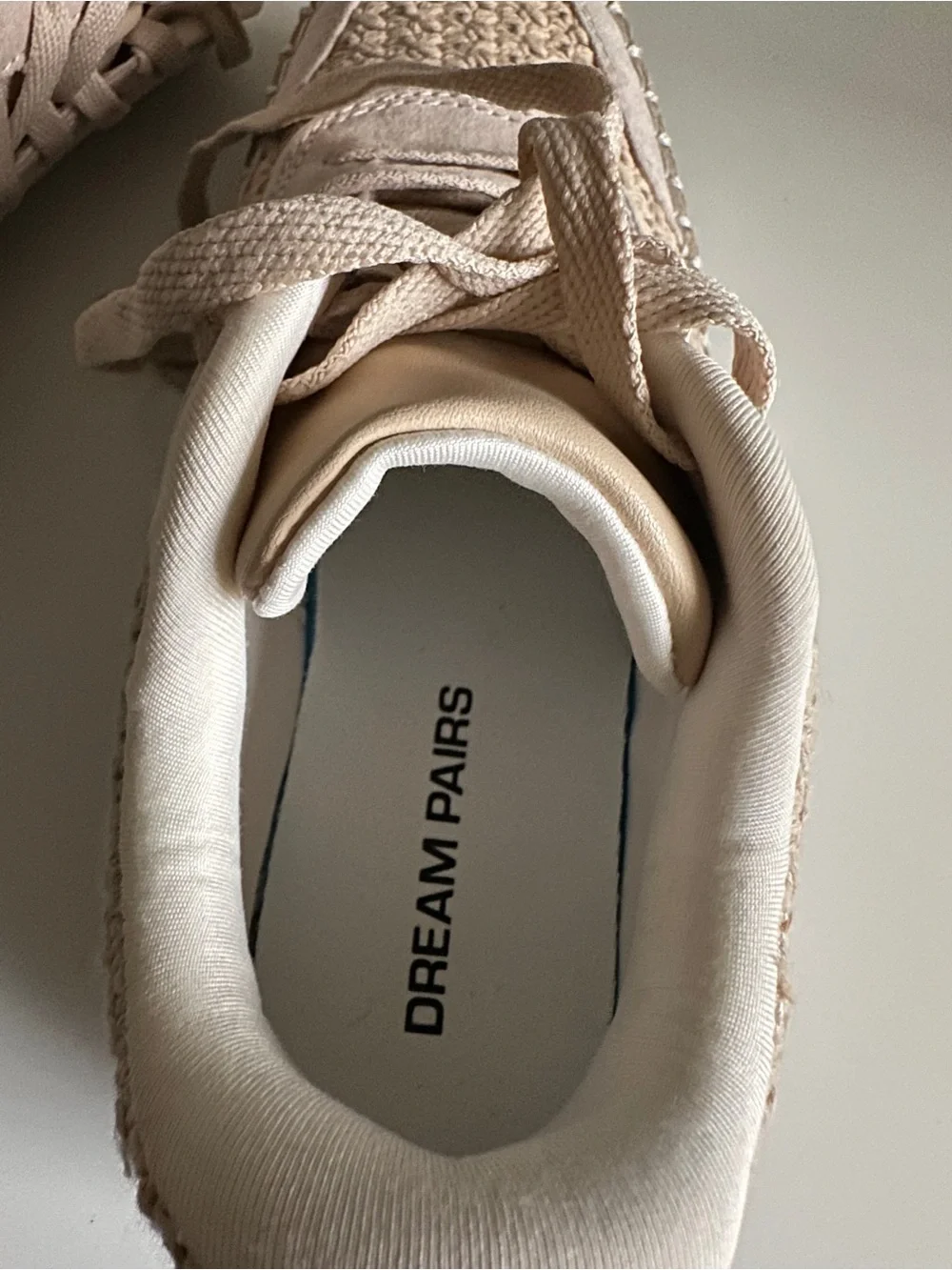 Dream Pairs Women’s Beige Crochet Platform Sneakers Lace-Up Size 6 Like New